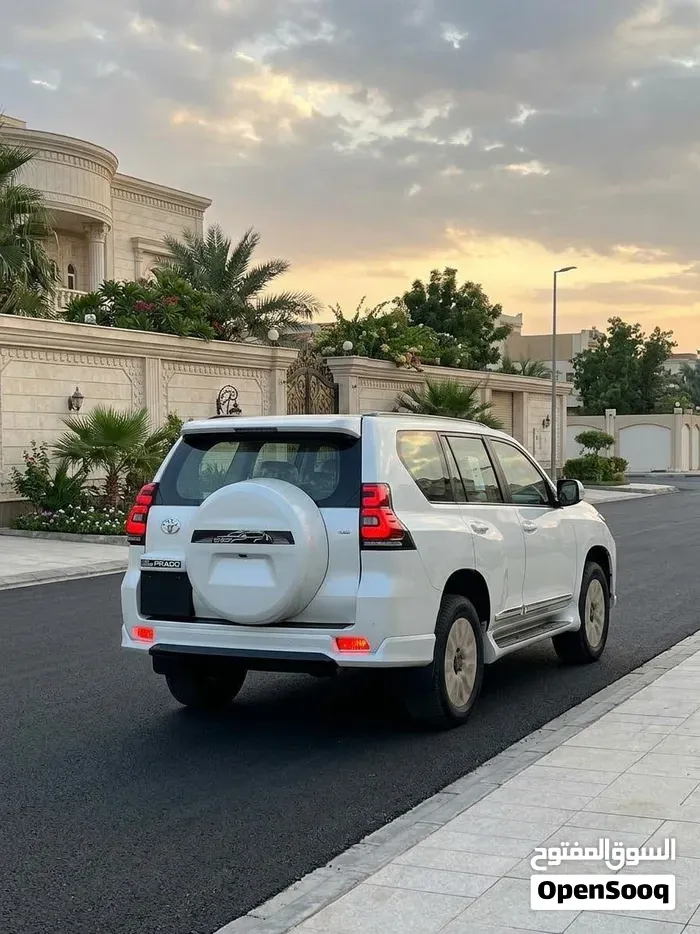 Toyota Prado 2023 photo 3