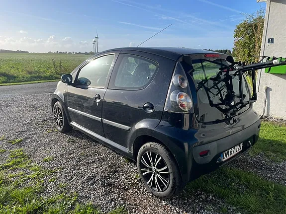 Peugeot 107 2010 photo 2