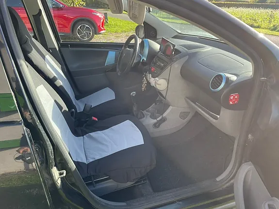 Peugeot 107 2010 photo 4