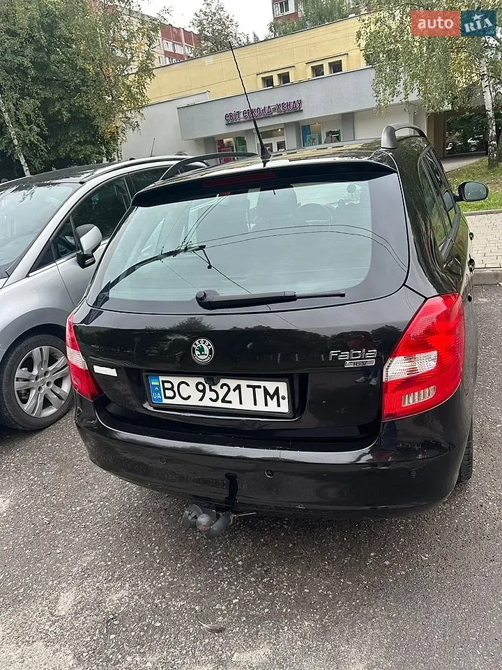 Skoda Fabia 2009 photo 4