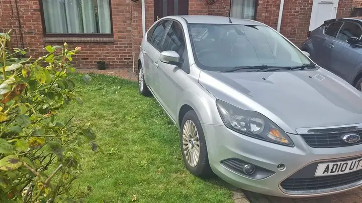 Ford Focus 2010 photo 2