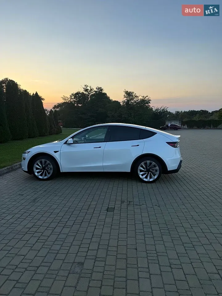 Tesla Model Y 2025 photo 5
