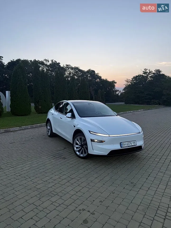 Tesla Model Y 2025 photo 4