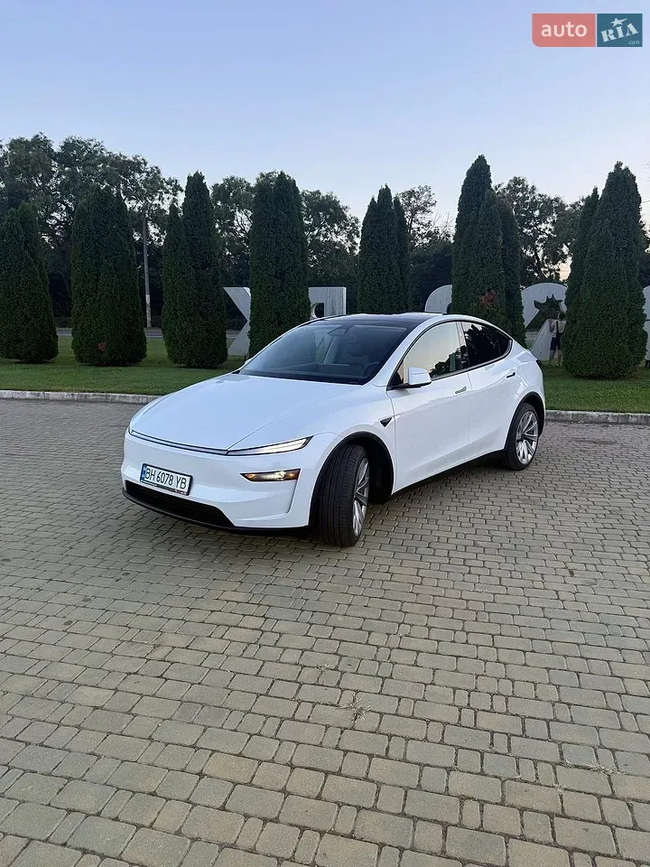 Tesla Model Y 2025 photo 3
