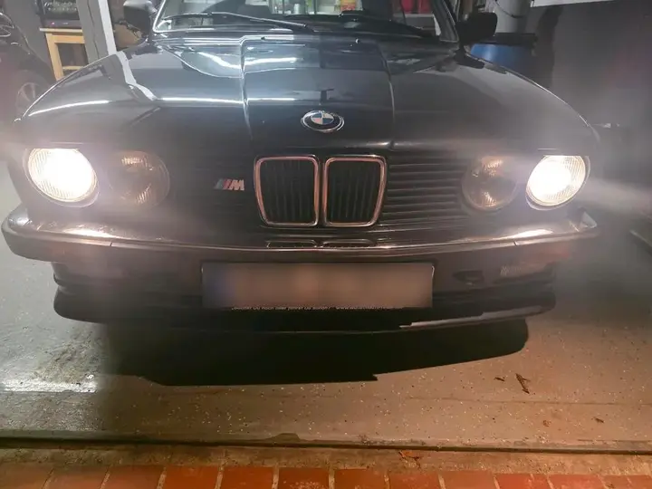 BMW E30