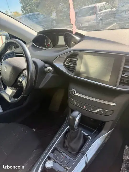 Peugeot 308 2017 photo 2