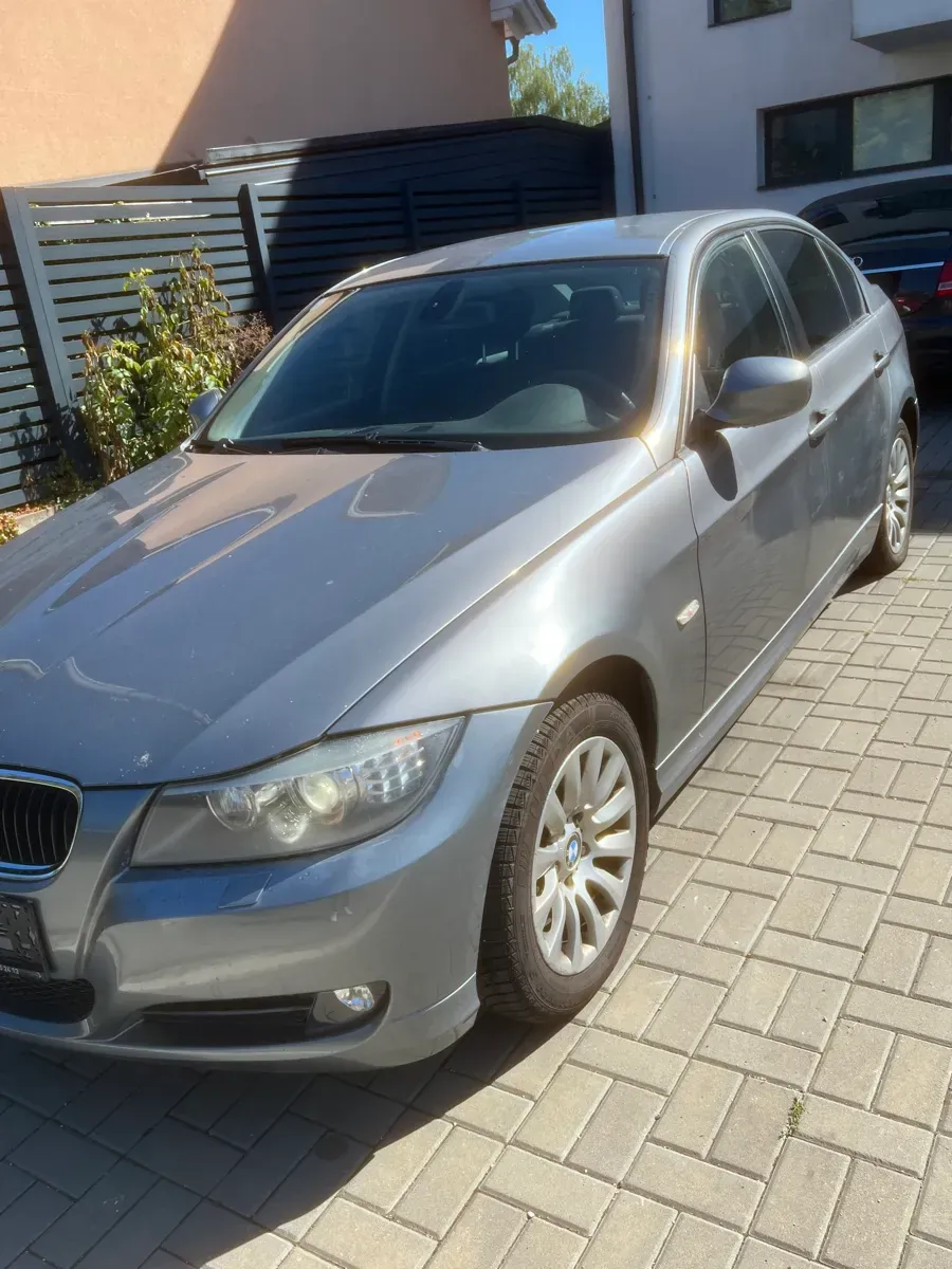 BMW 3 Series 2009 photo 2