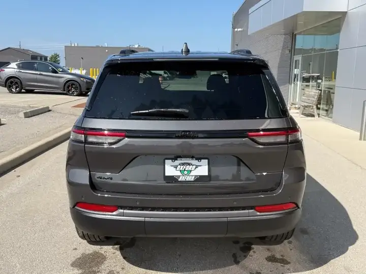Jeep Grand Cherokee 2026 photo 5
