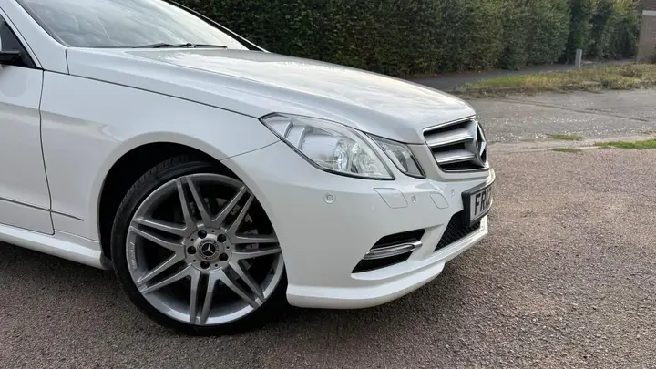 Mercedes-Benz E-Class 2012 photo 4
