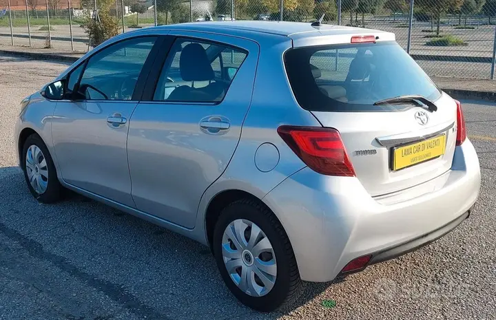Toyota Yaris 2015 photo 2