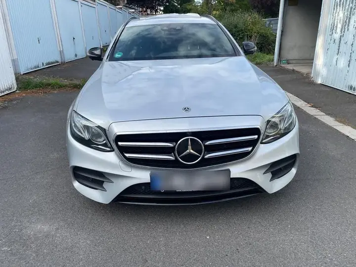 Mercedes-Benz E220