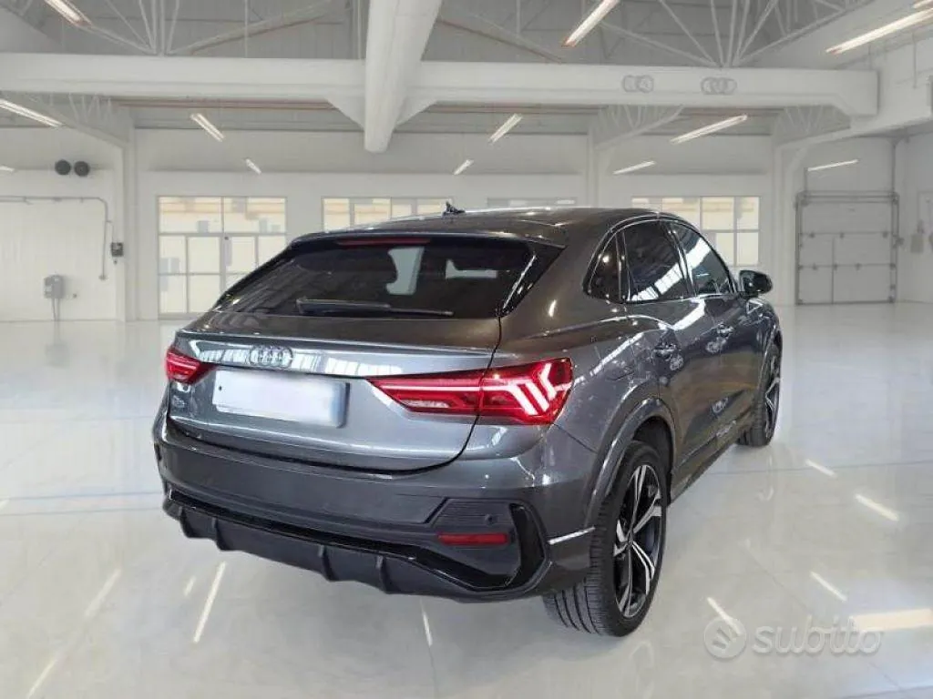 Audi Q3 2022 photo 2