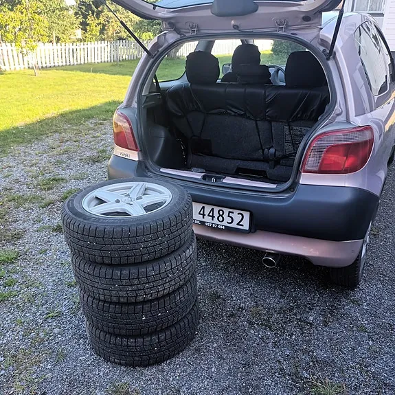 Toyota Yaris 1999 photo 3
