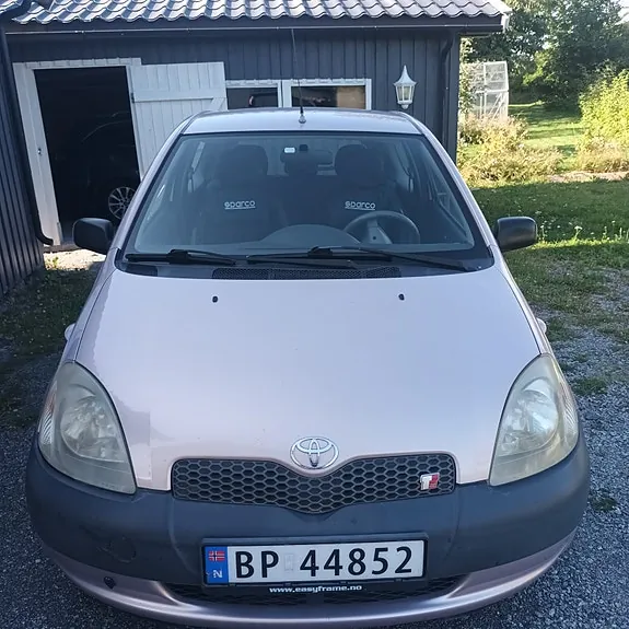 Toyota Yaris 1999 photo 2