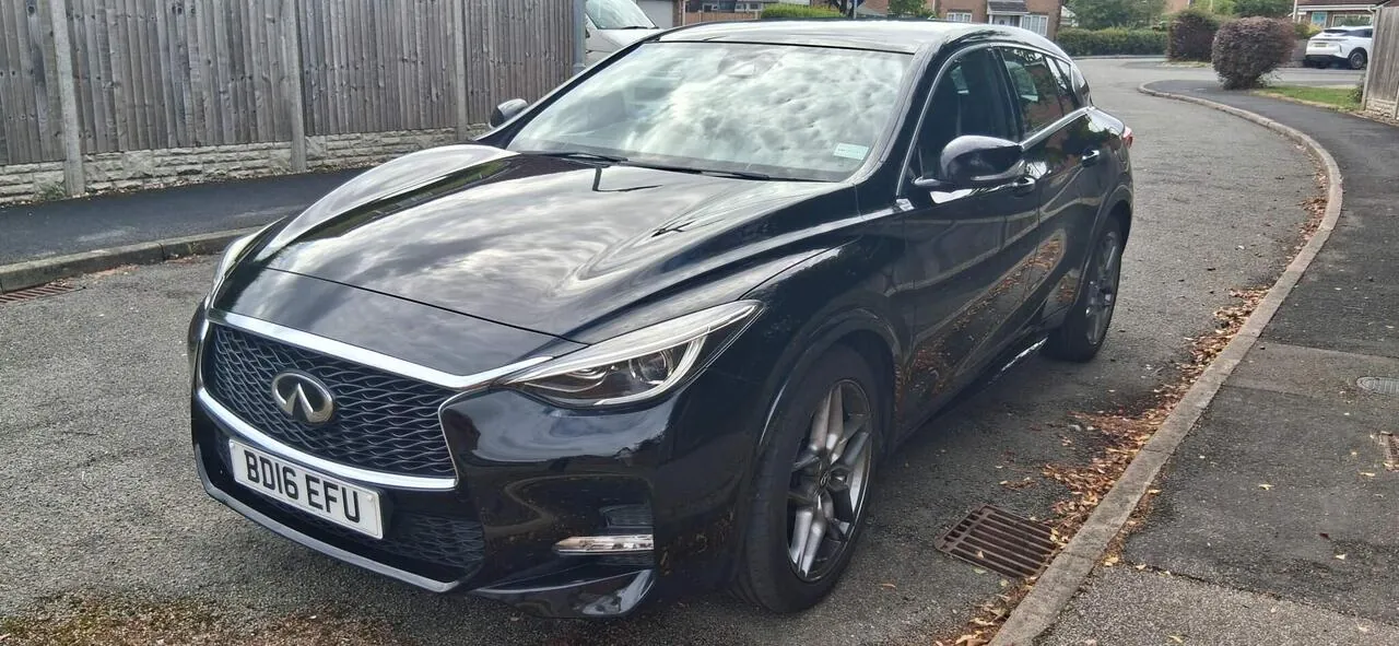 Infiniti Q30 2016 photo 2