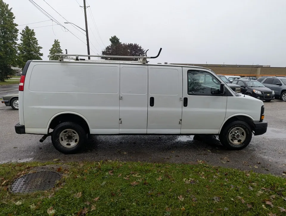 GMC Savana 2016 photo 3