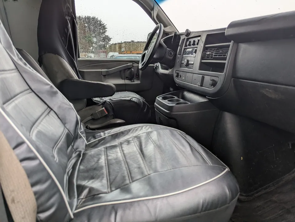 GMC Savana 2016 photo 5