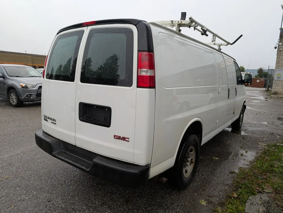 GMC Savana 2016 photo 2