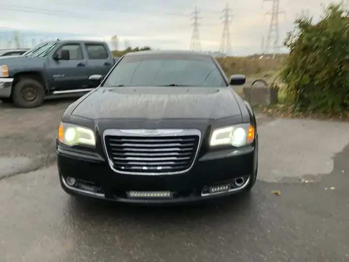 Chrysler 300 2014 photo 2