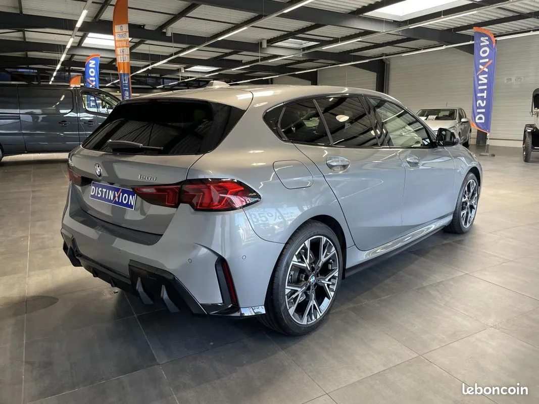 BMW 1 Series 2025 photo 5