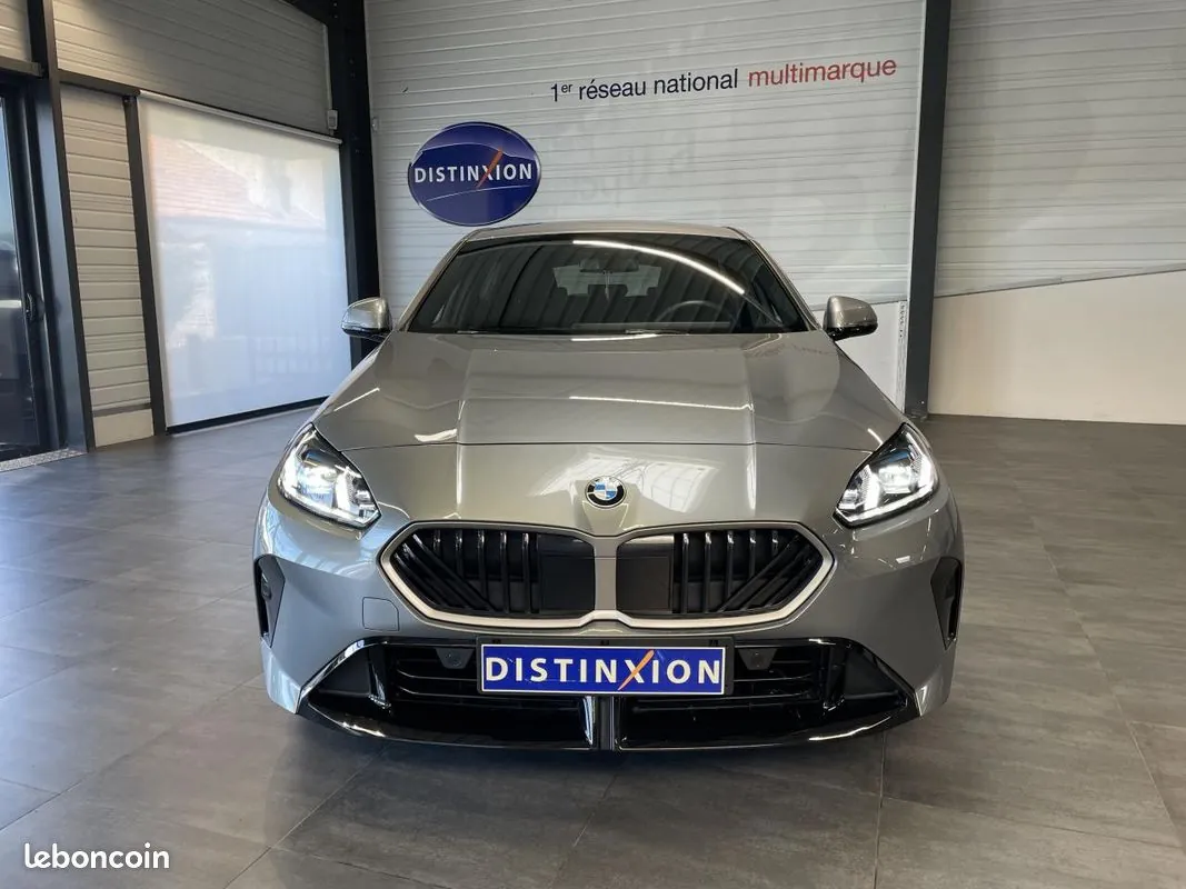 BMW 1 Series 2025 photo 2
