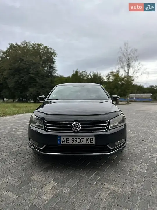 Volkswagen Passat 2011 photo 2