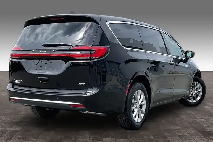 Chrysler Pacifica 2027 photo 5