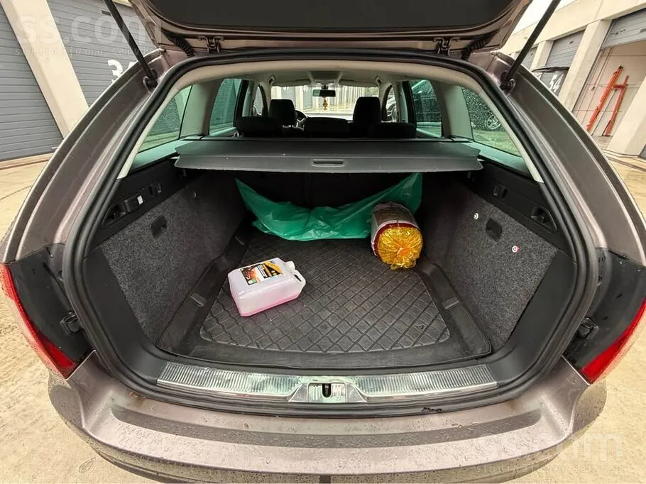 Skoda Superb 2011 photo 3