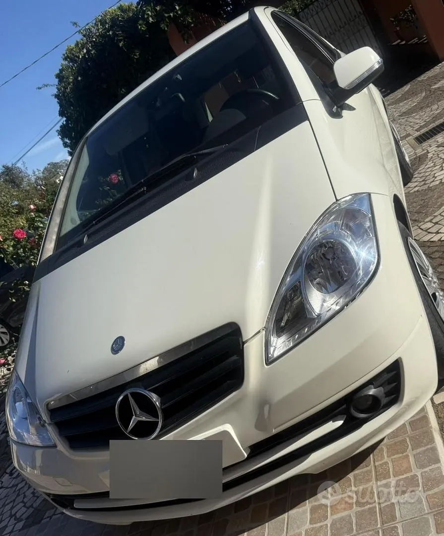 Mercedes-Benz A160 2012 photo 2
