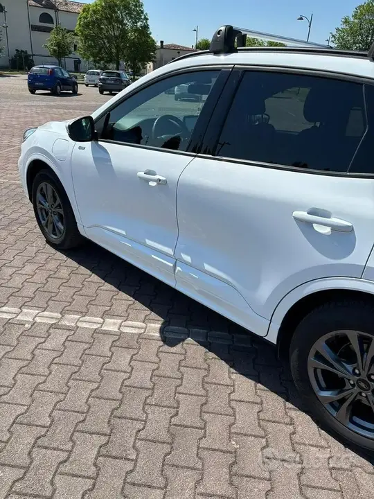Ford Kuga 2023 photo 3