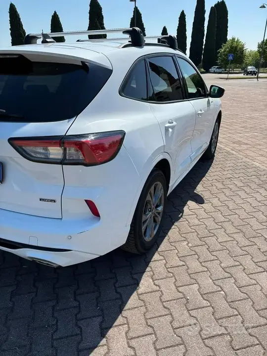Ford Kuga 2023 photo 2