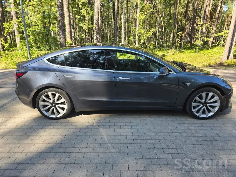 Tesla Model 3 2020 photo 3