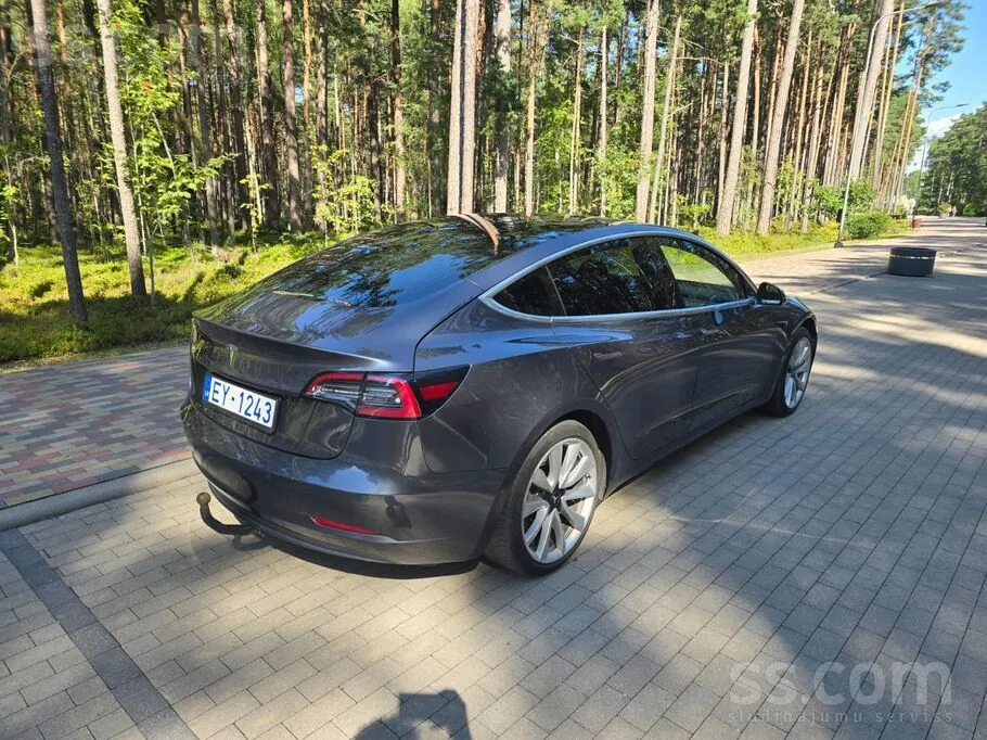 Tesla Model 3 2020 photo 4