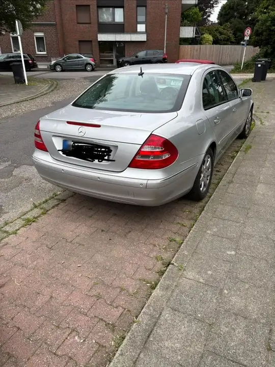 Mercedes-Benz E 240