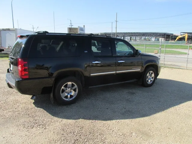 Chevrolet Suburban 2014 photo 3