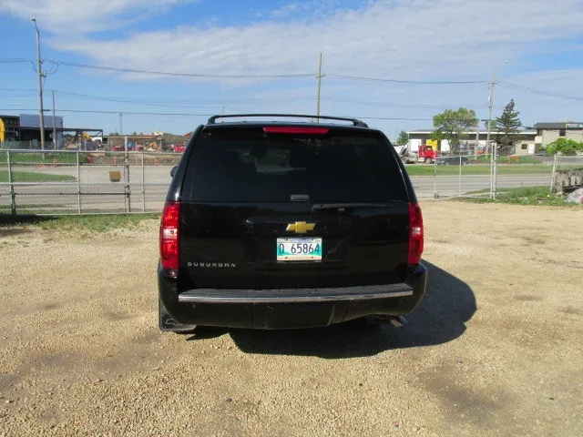 Chevrolet Suburban 2014 photo 4