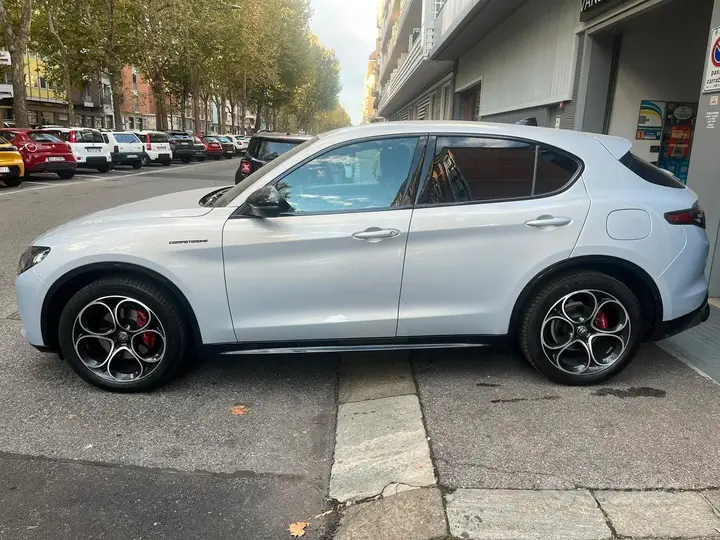 Alfa Romeo Stelvio 2024 photo 5