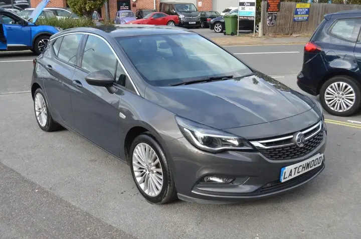 Vauxhall Astra 2015 photo 2
