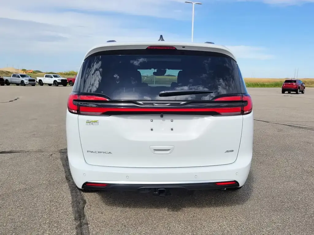 Chrysler Pacifica 2027 photo 5