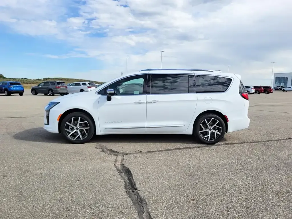 Chrysler Pacifica 2027 photo 3