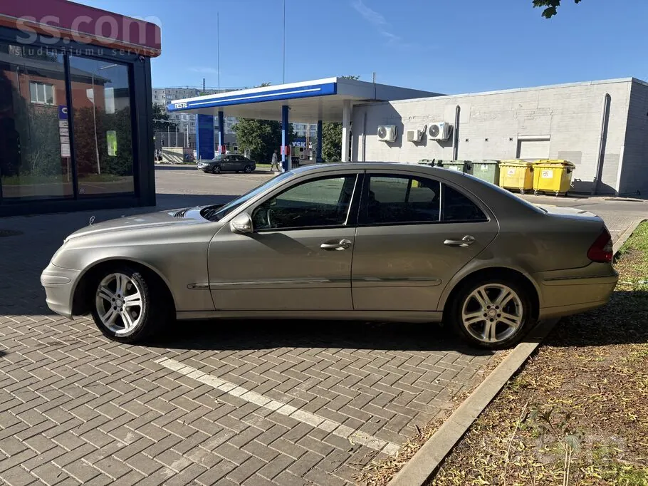 Mercedes-Benz E300 2008 photo 3