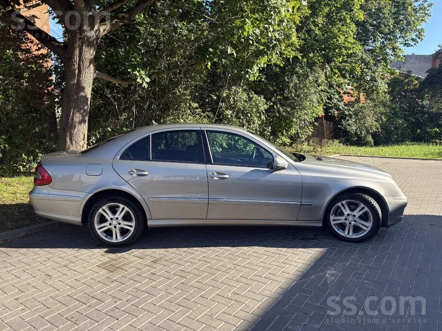 Mercedes-Benz E300 2008 photo 5