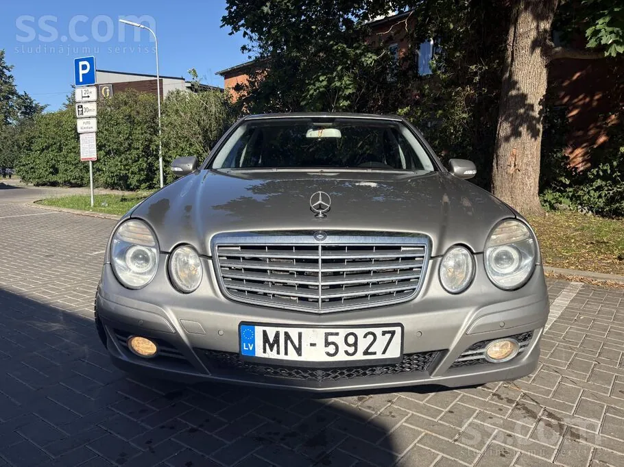Mercedes-Benz E300 2008 photo 2