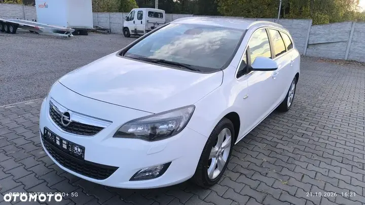 Opel Astra 2011 photo 2