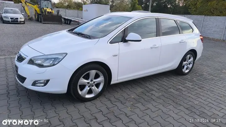 Opel Astra 2011 photo 3