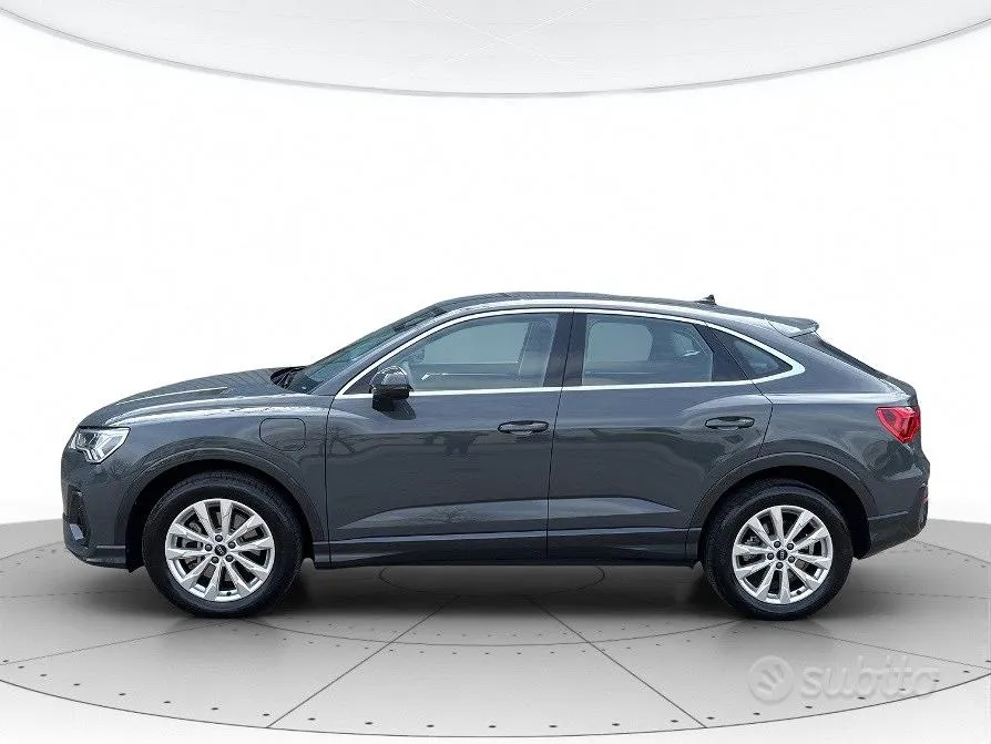 Audi Q3 2022 photo 2