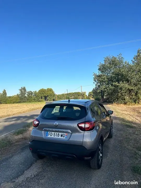 Renault Captur 2019 photo 2