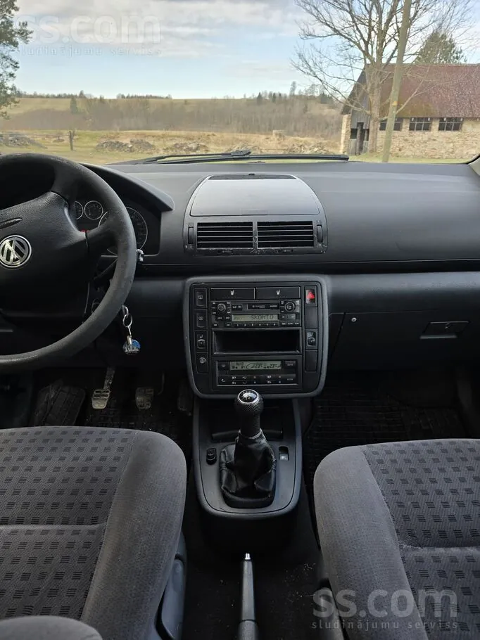 Volkswagen Sharan 2001 photo 2