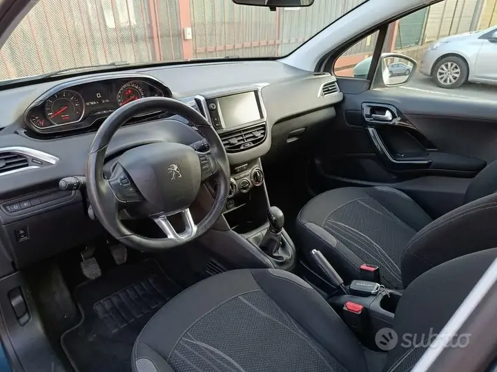 Peugeot 208 2013 photo 5