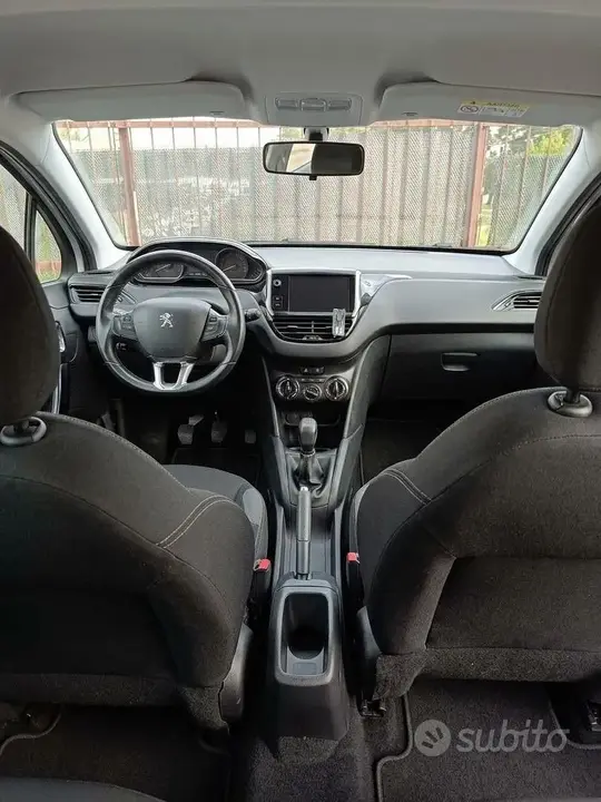 Peugeot 208 2013 photo 4